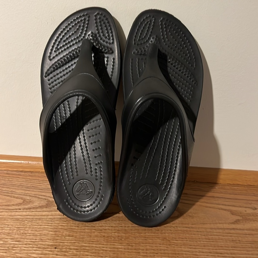 Women’s Croc thong  sandals 🐊 Size 7